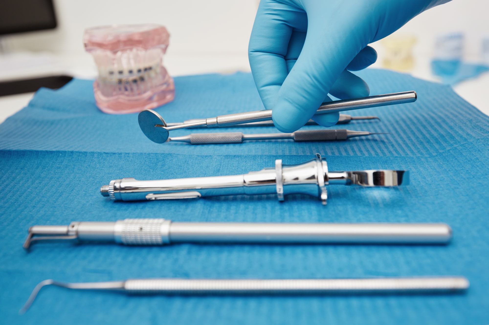 set-metal-medical-equipment-tools-dental-care-min